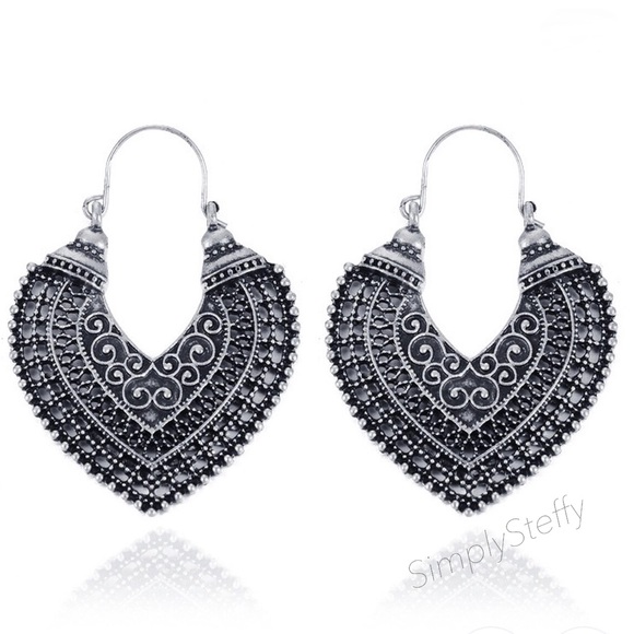 Heart Shaped Silver Boho Chic Earrings NEW - Picture 3 of 4